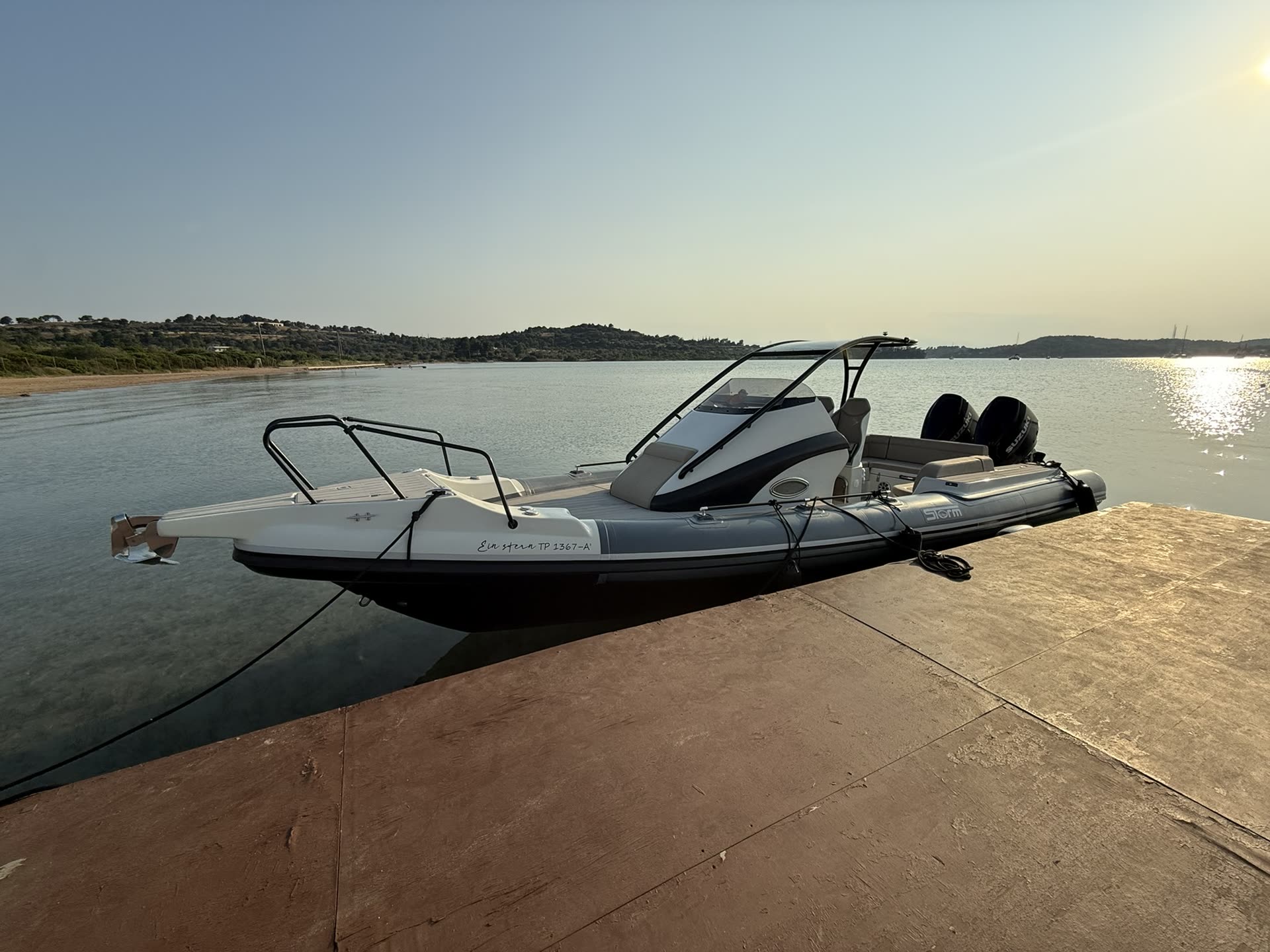 Luxury private cruise around Milos